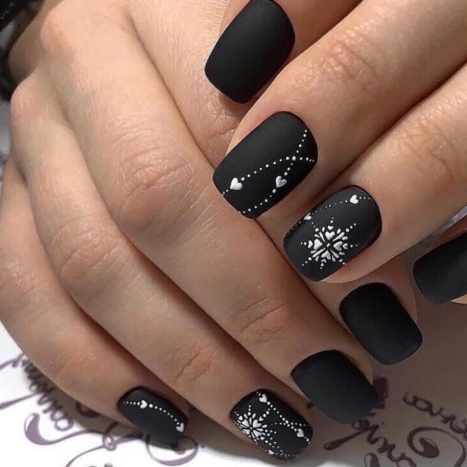 Маникюр на короткие ногти матовый темный