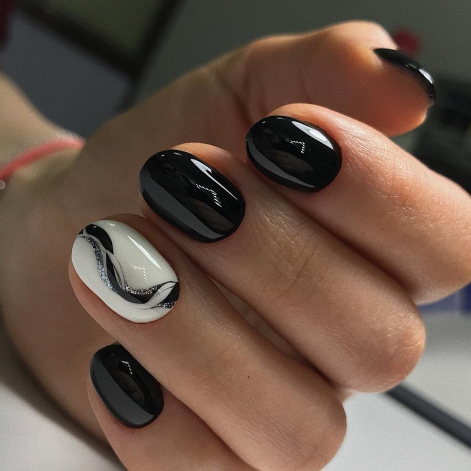 Черный маникюр на короткие ногти