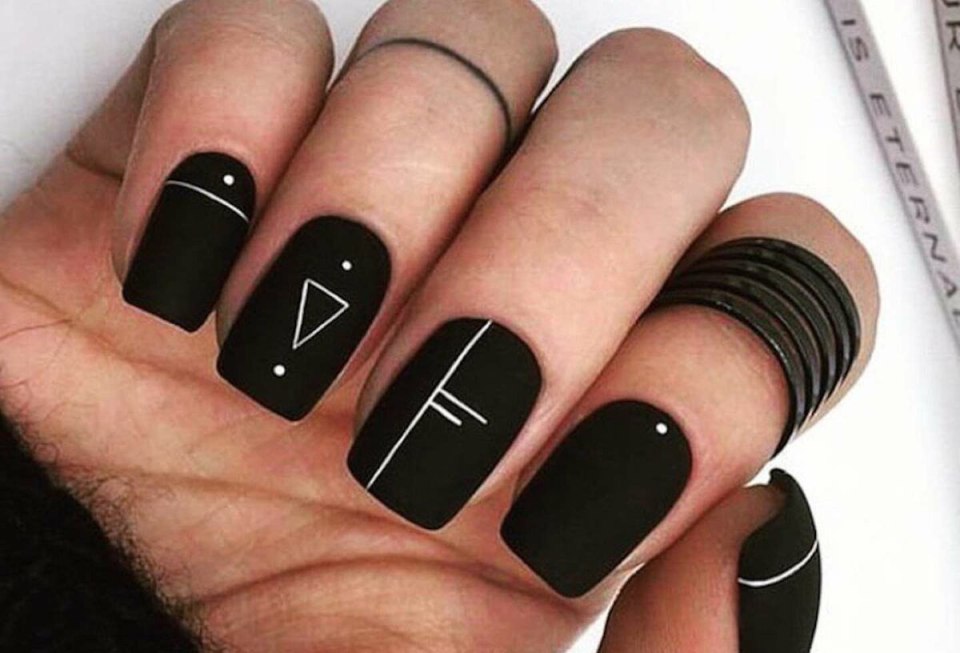 Маникюр на короткиемногти черный