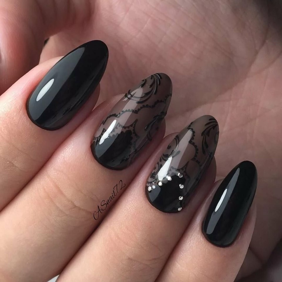 Красивый черный маникюр