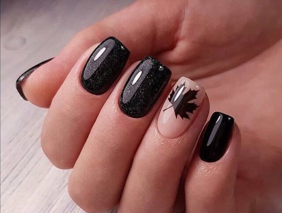 Маникюр черный на короткие ногти необычный