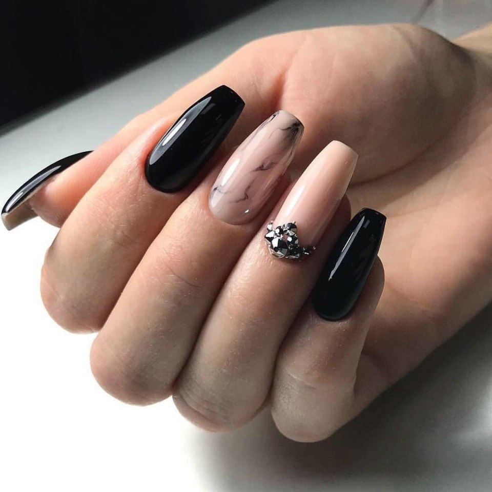 Маникюр балерина черный