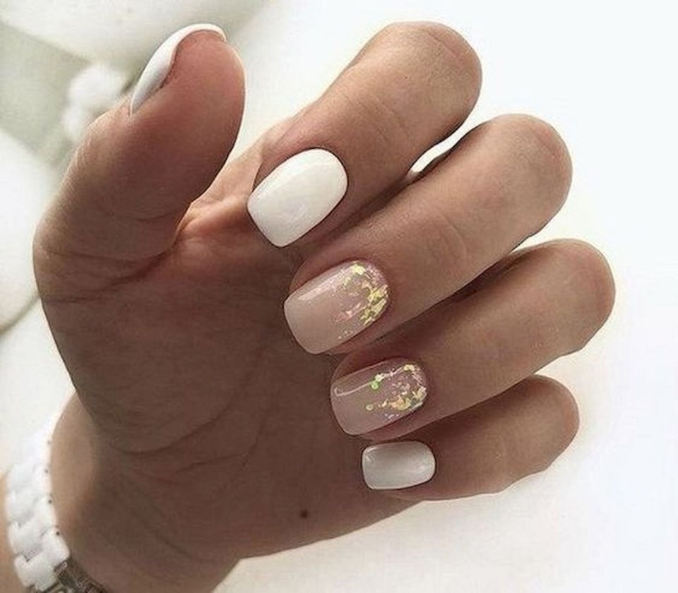 Молочный маникюр на короткие