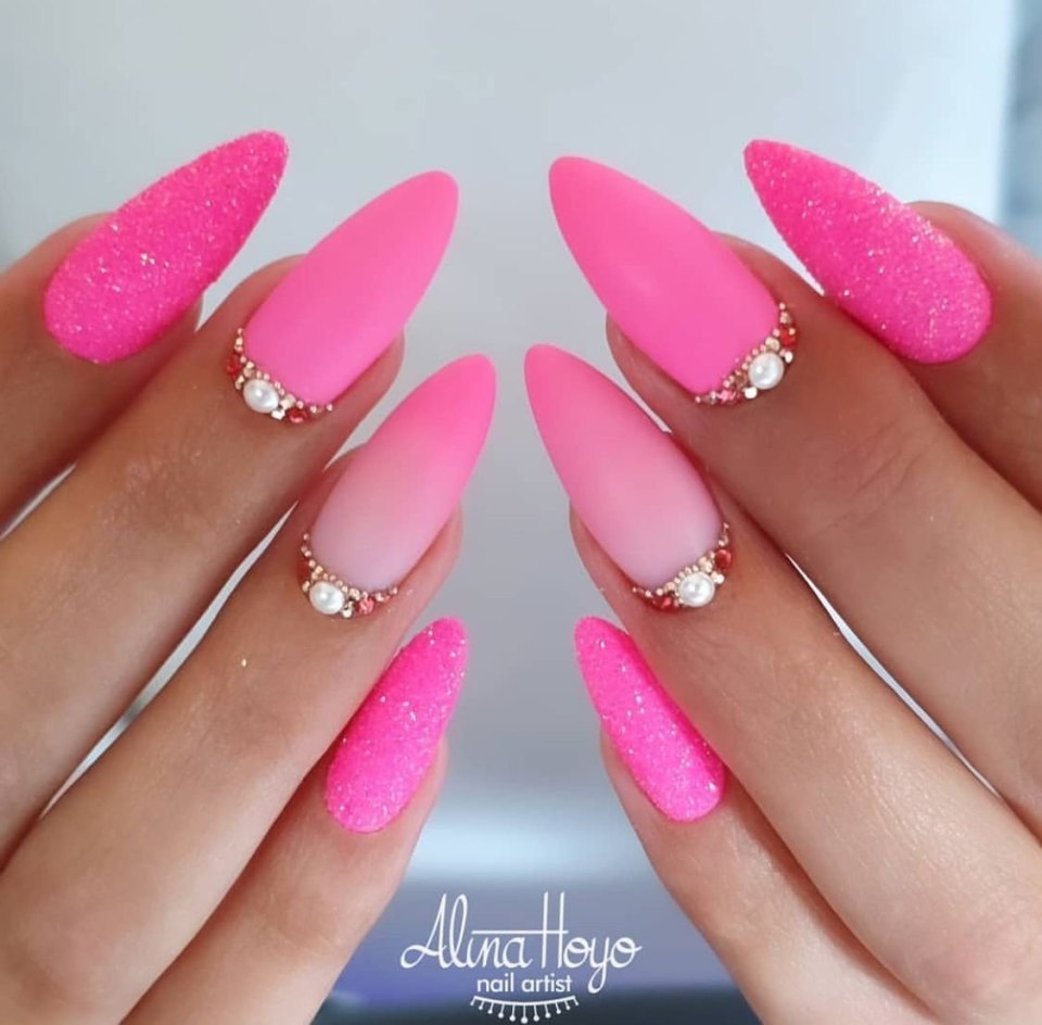 Alina Hoyo Nail