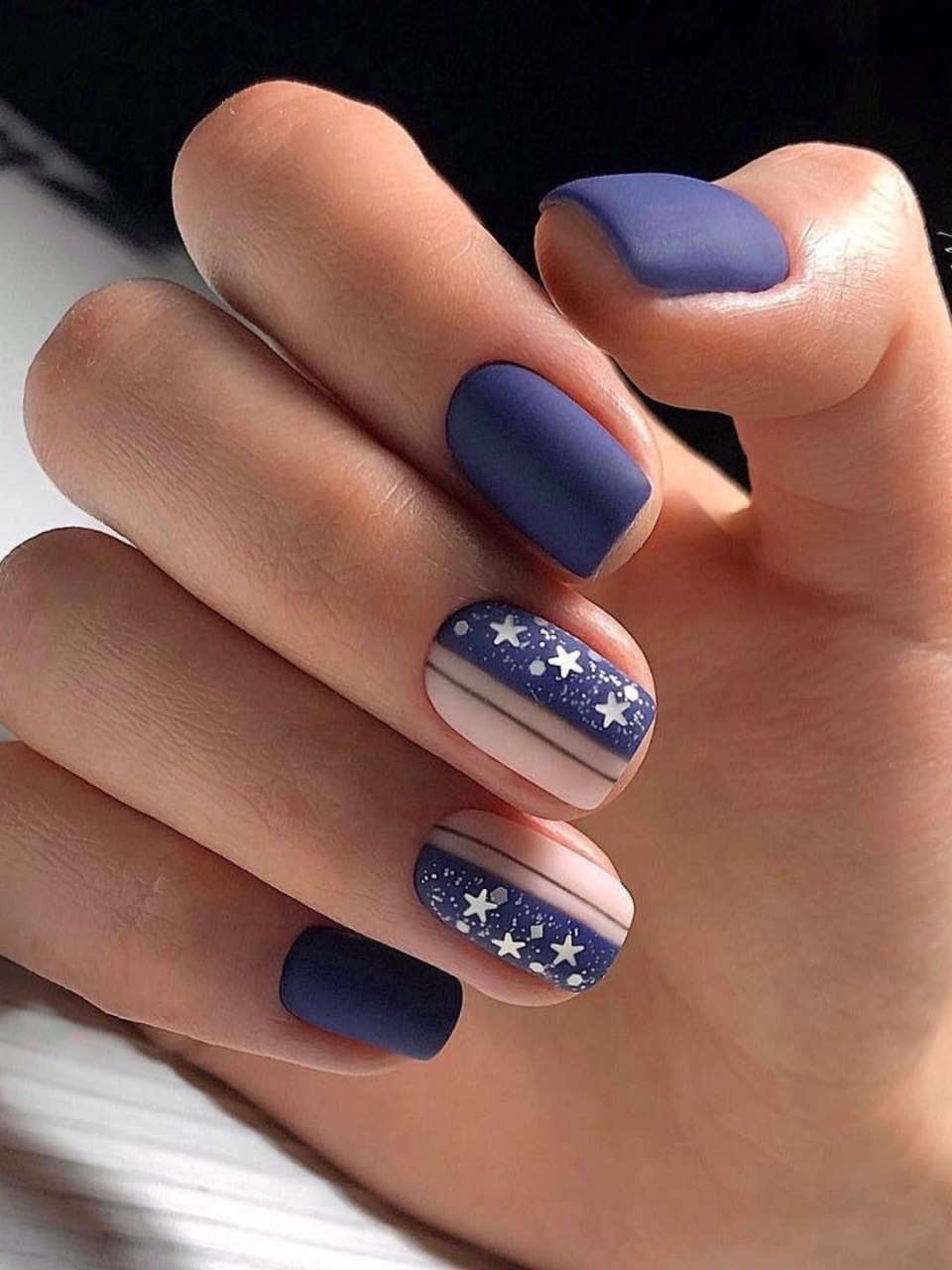 Модные ногти короткие синие