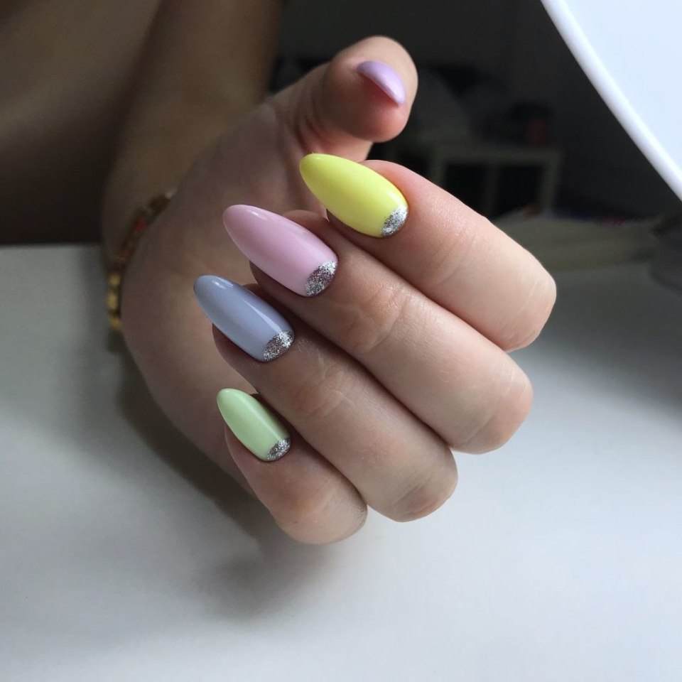 Маникюр разноцветный однотонный