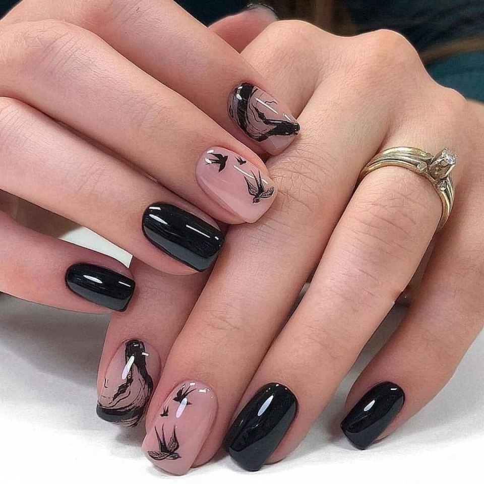 Красивый черный маникюр на короткие