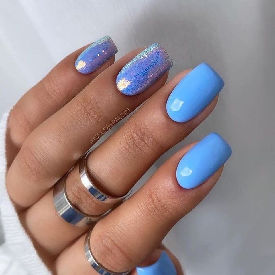 Голубой маникюр 2022-2023