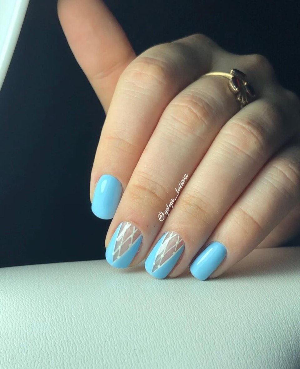 Голубой маникюр 2022