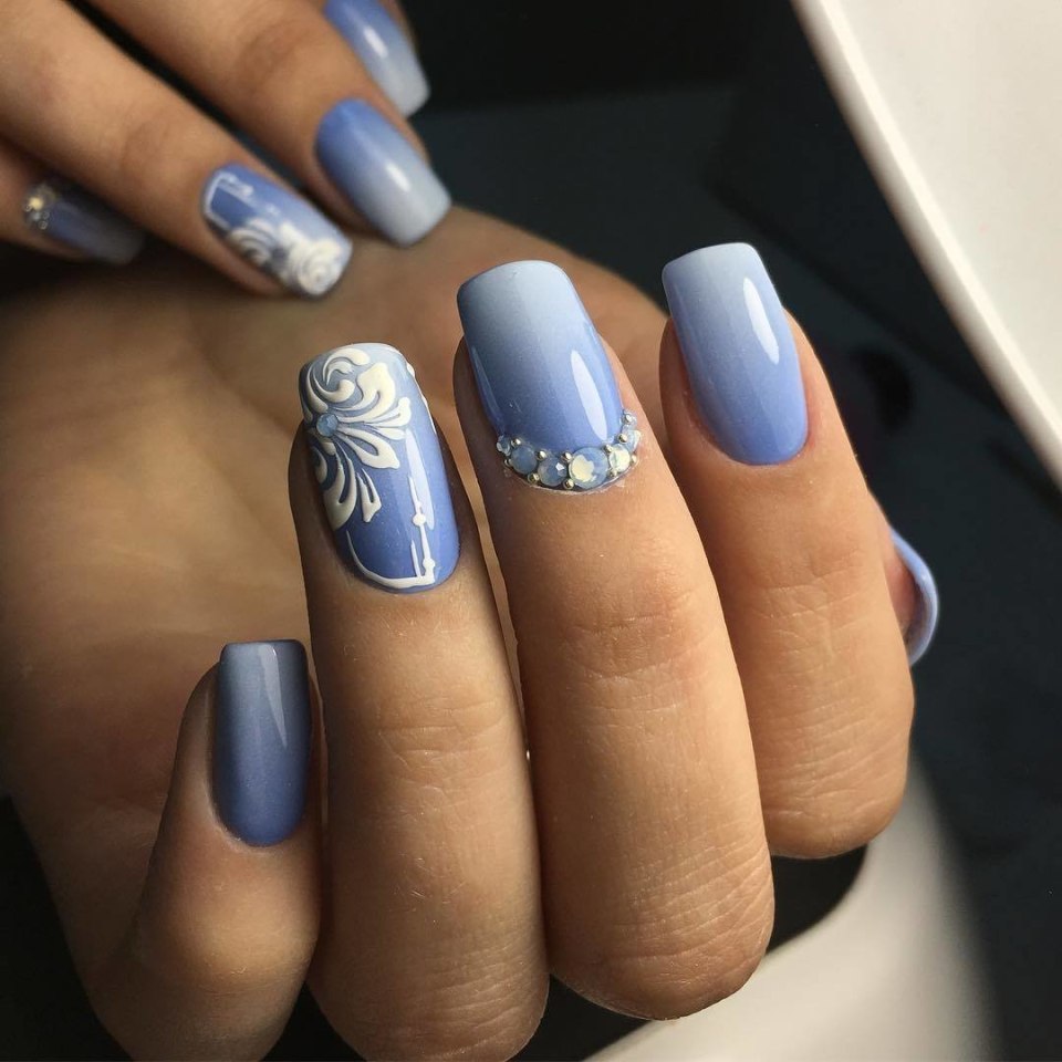 Маникюр в серо голубых тонах