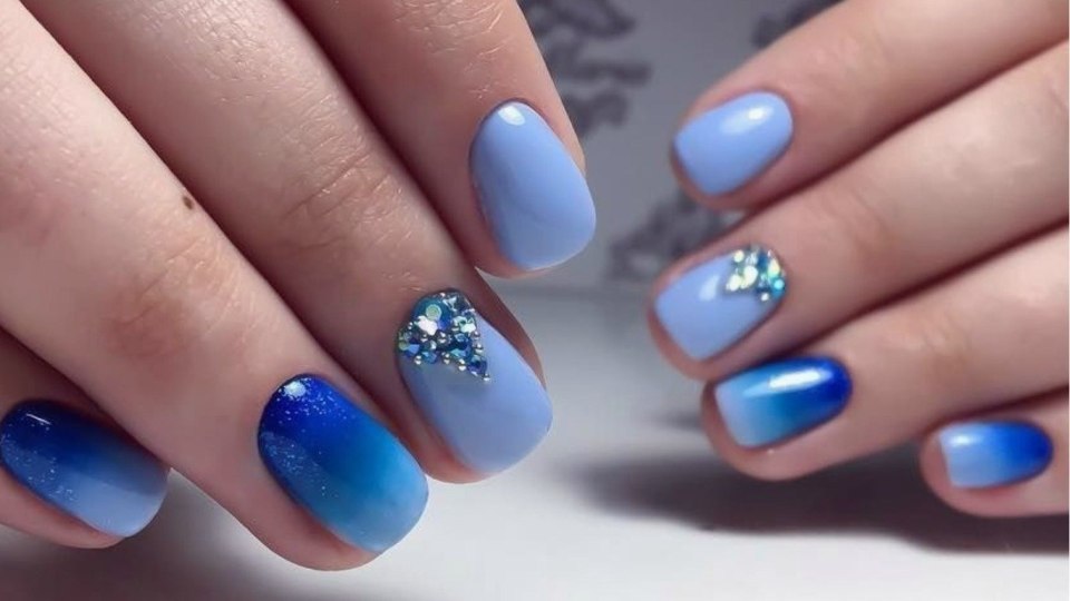 Ногти голубого цвета
