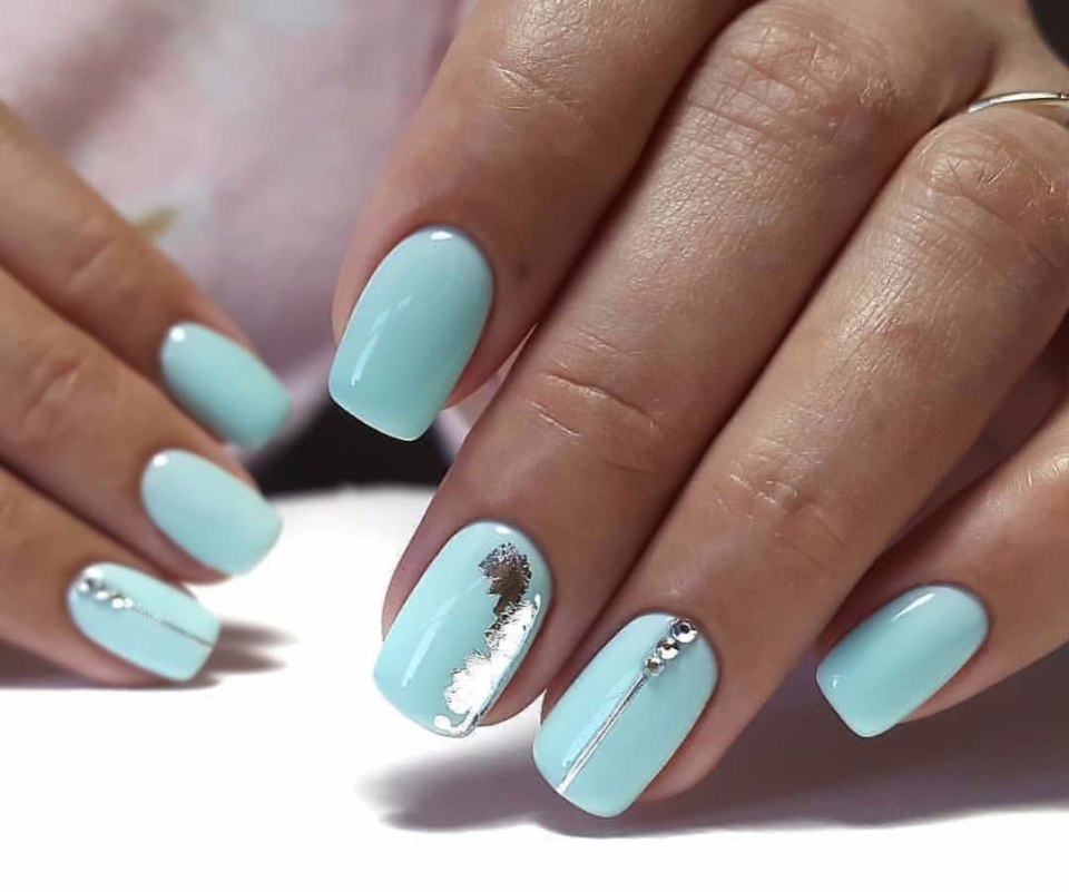 Бирюзовый маникюр