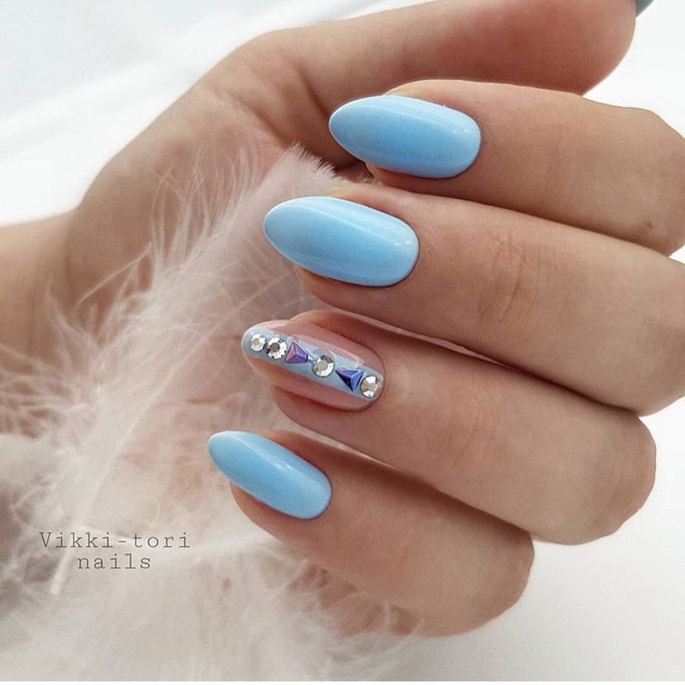 Маникюр 2021 Весна голубой