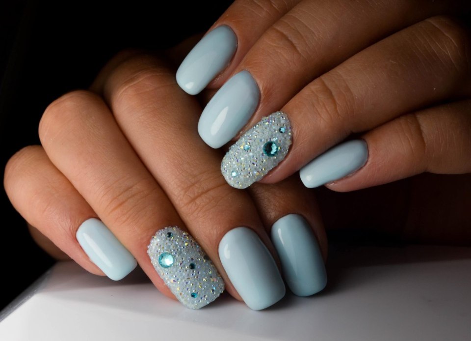 Голубые ногти