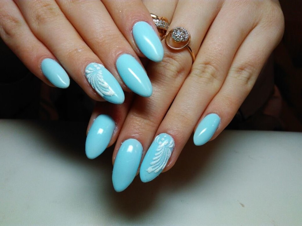 Красивые голубые ногти