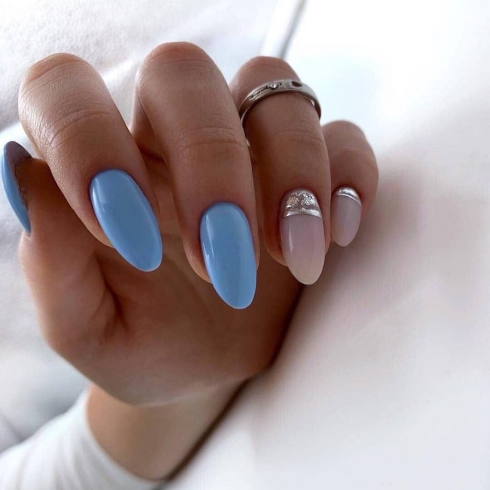Голубые ногти