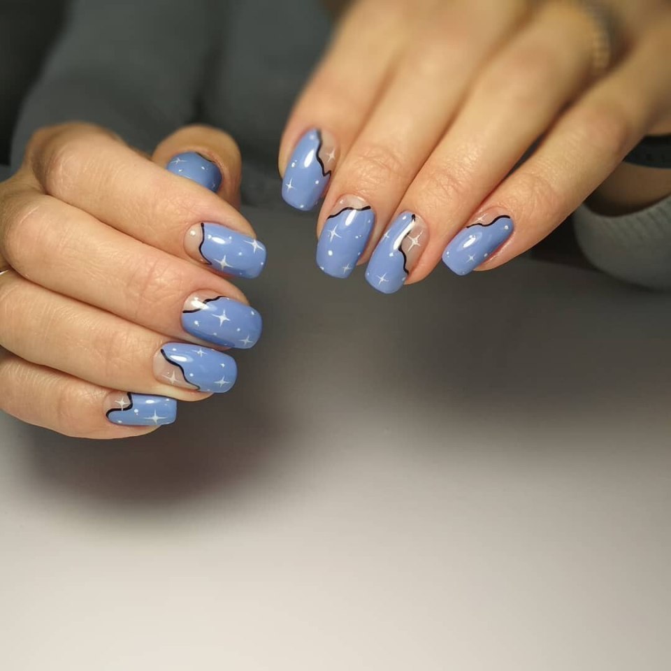 Голубой маникюр 2021 лето