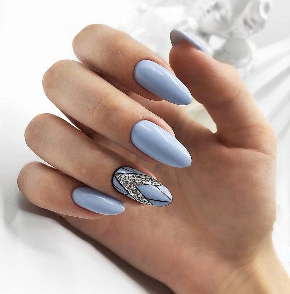 Ногти голубого цвета