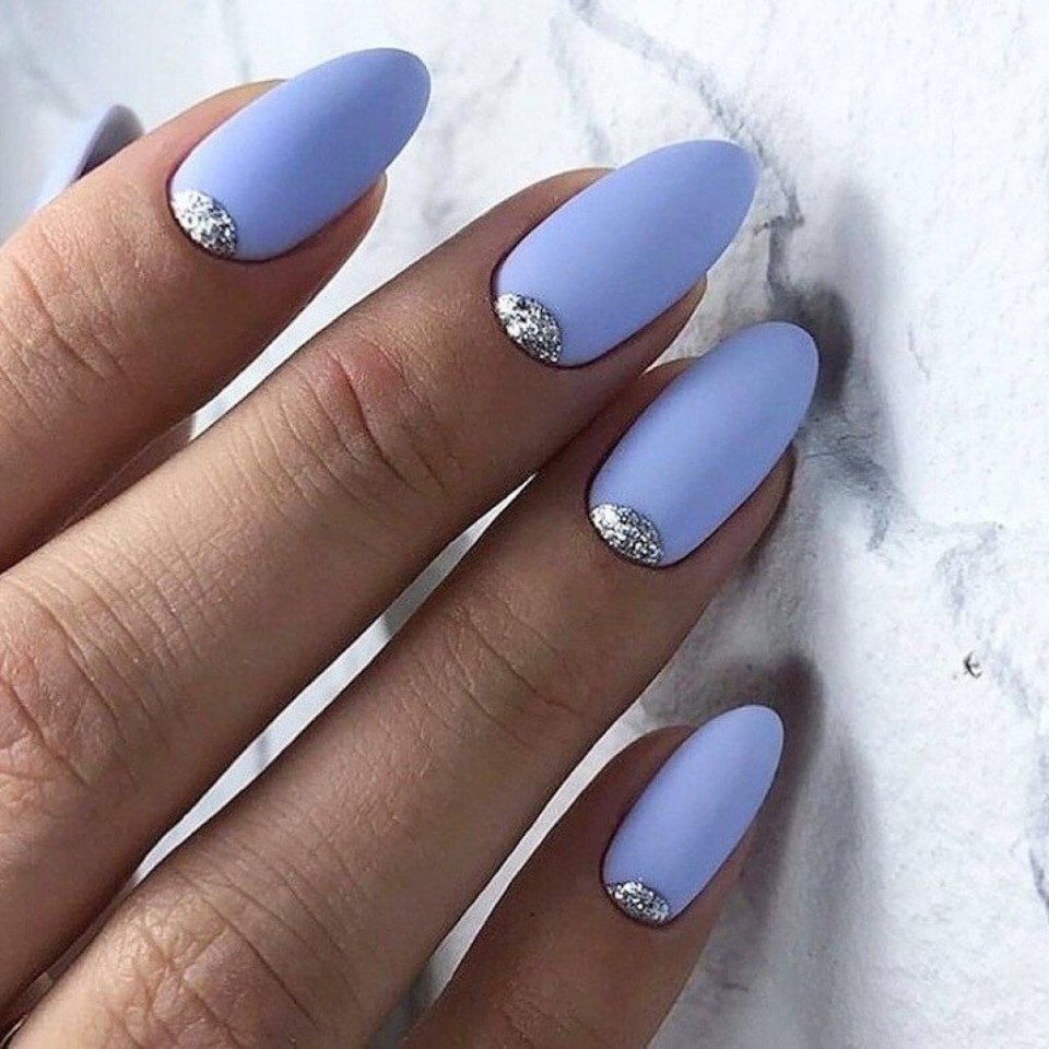 Красивые голубые ногти