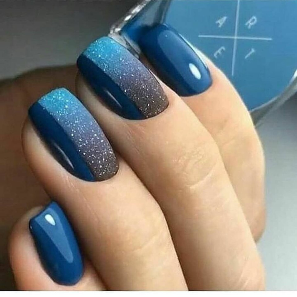 Маникюр градиент синий с голубым и серебром