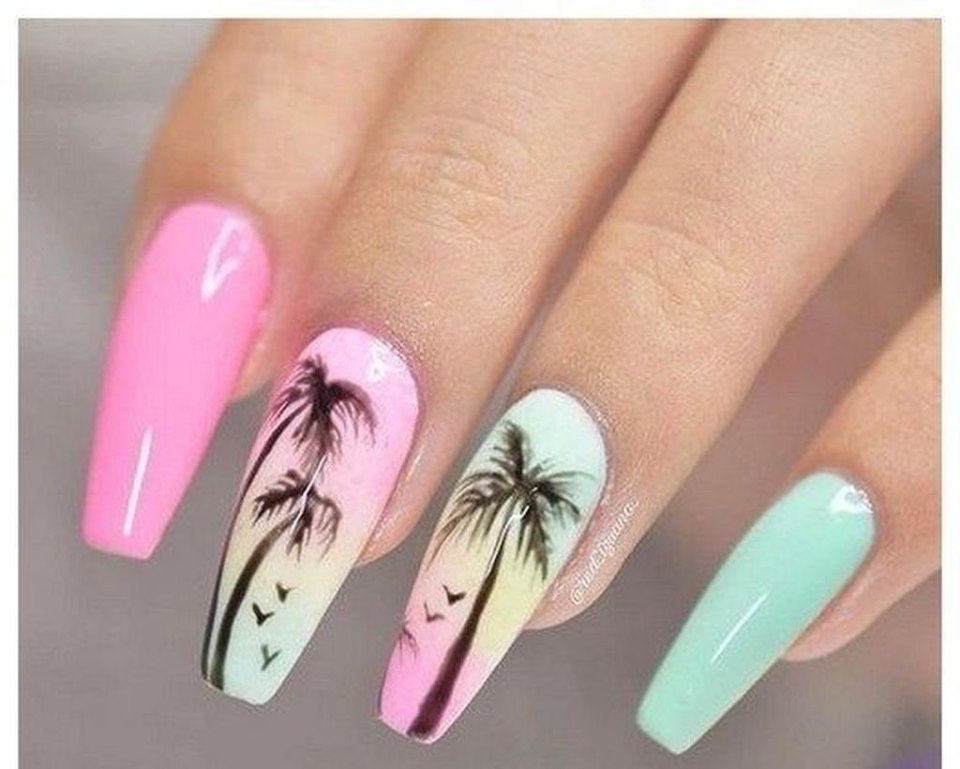 Длинные ногти с пальмами