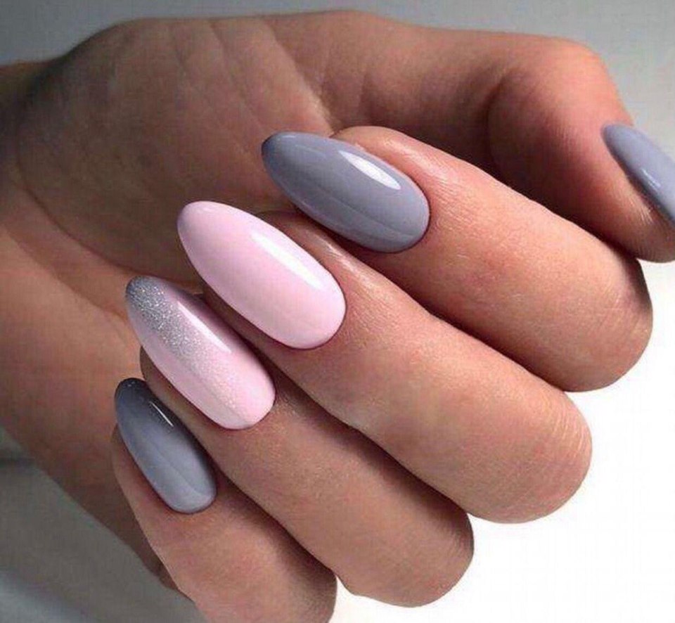 Серо-розовый маникюр