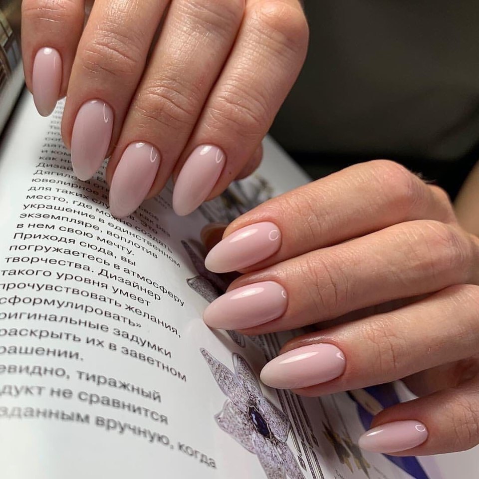 Красивый интеллигентный маникюр