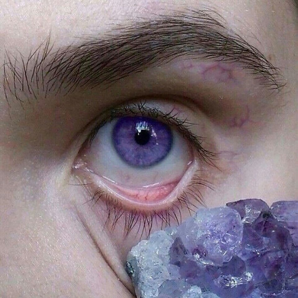 Люди с фиолетывымиглазами