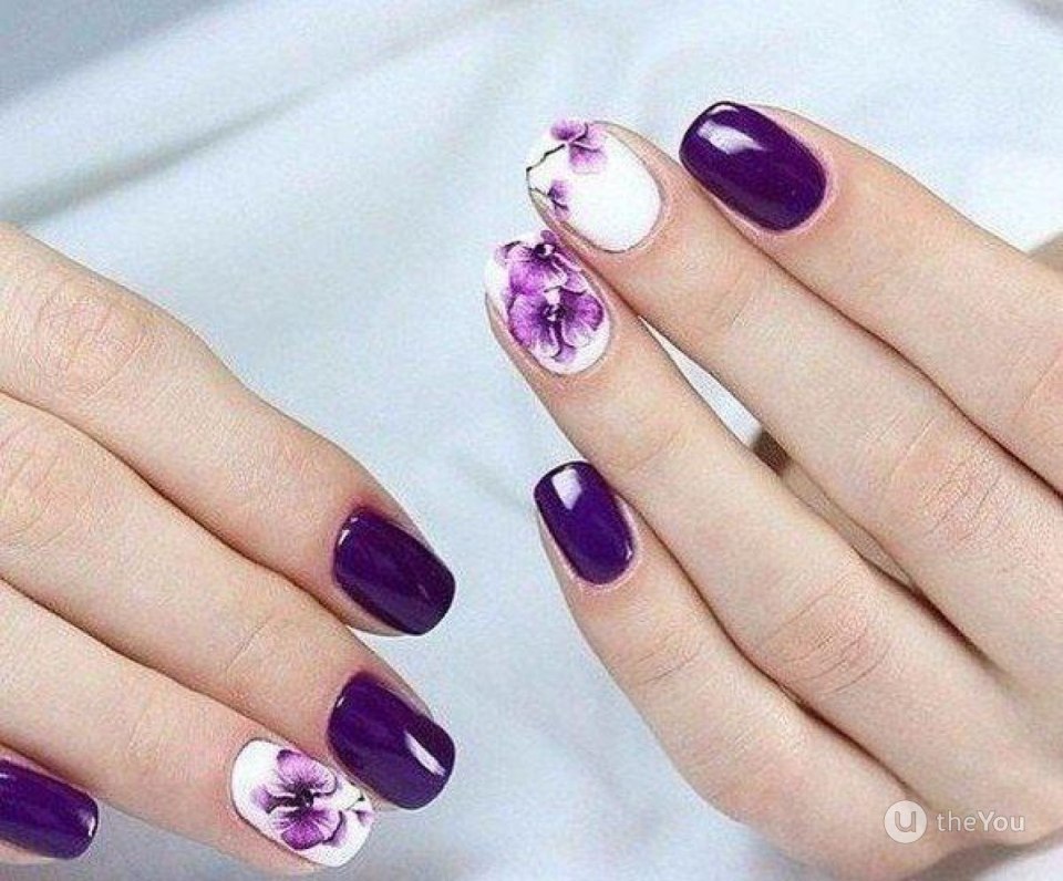 Белый с темно лиловым маникюр