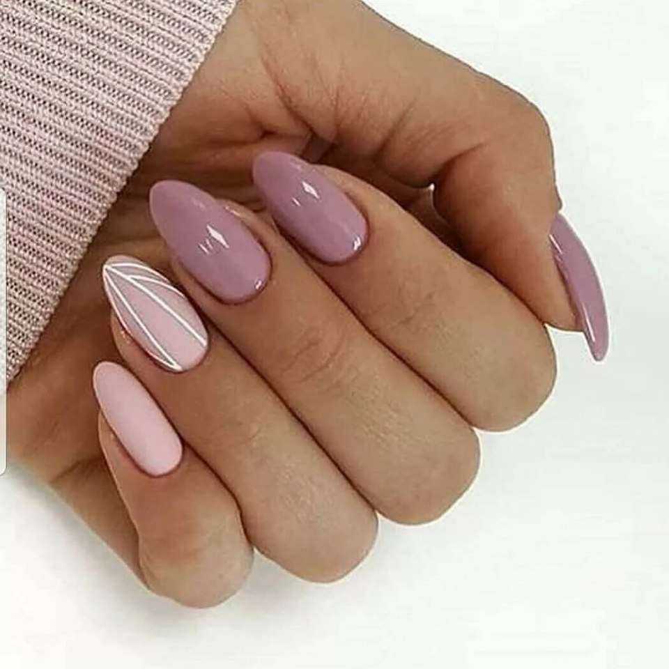 Миндальный маникюр однотонный