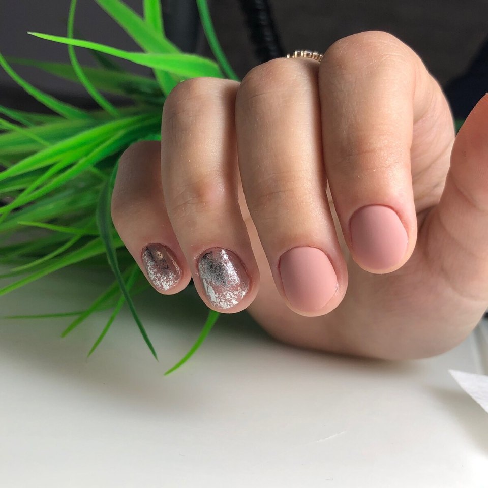 Ногти майские короткие