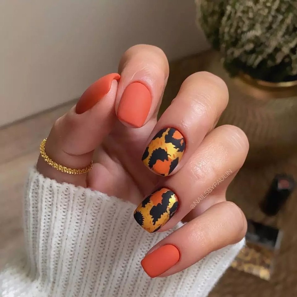 Маникюр на октябрь