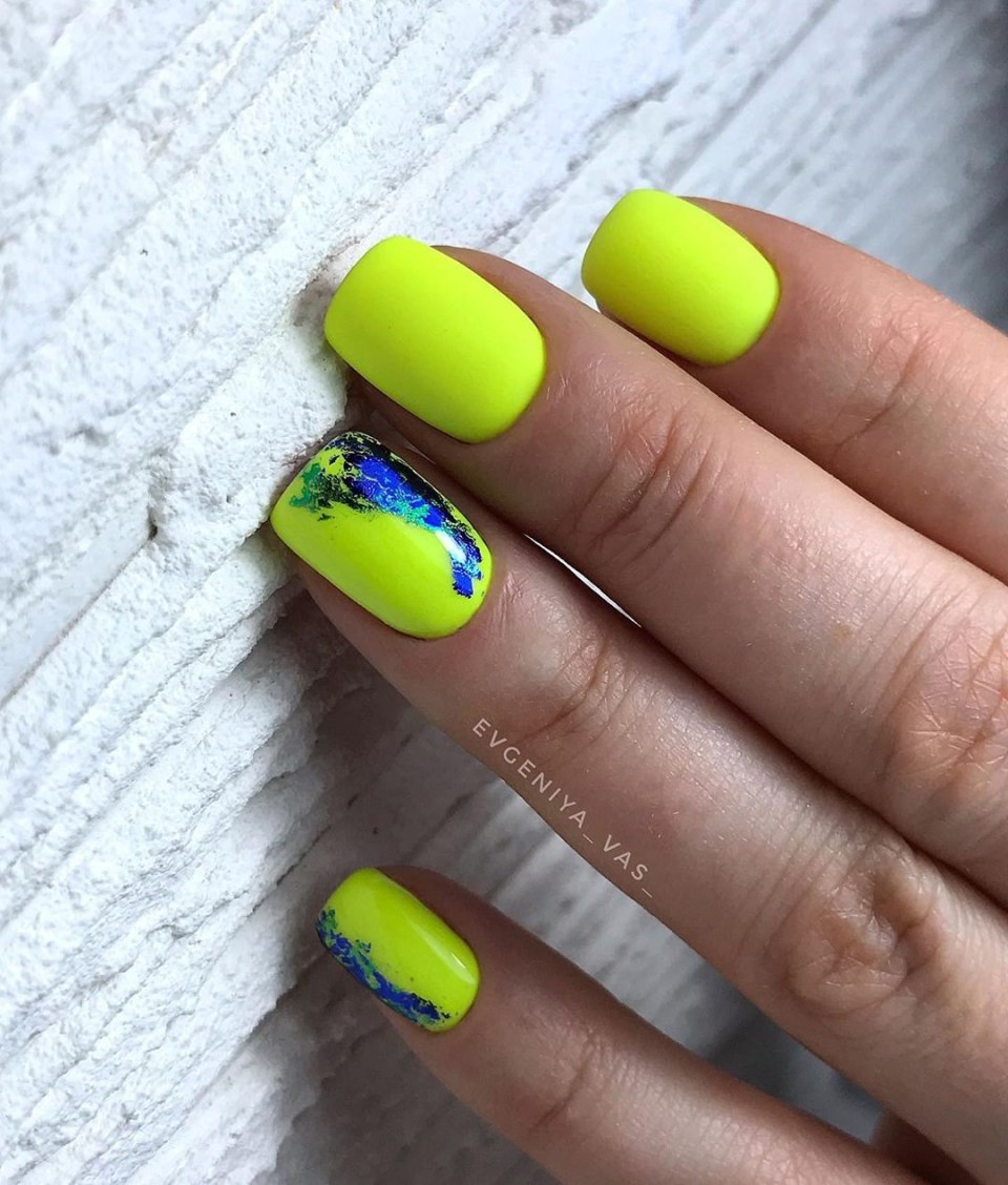 Маникюр на июнь