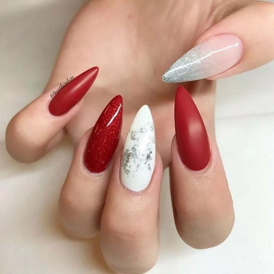 Красные ногти миндальной формы