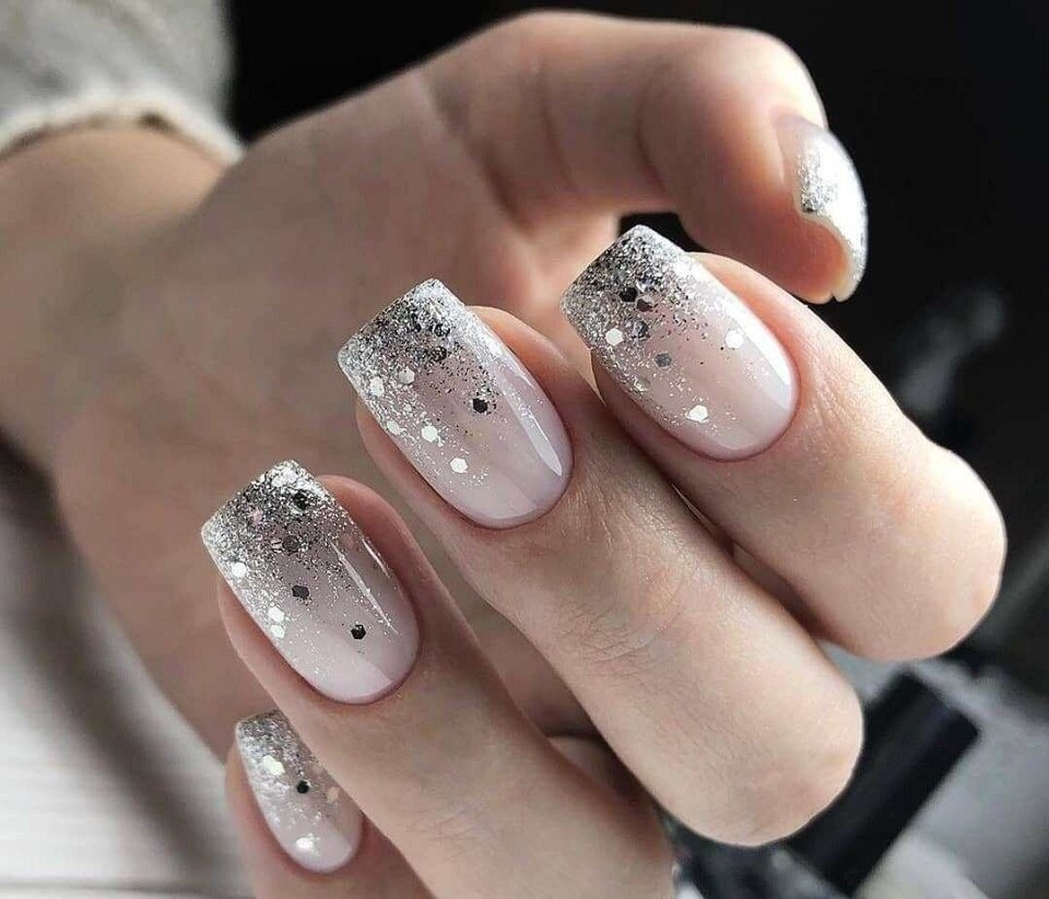 Маникюр с блестками