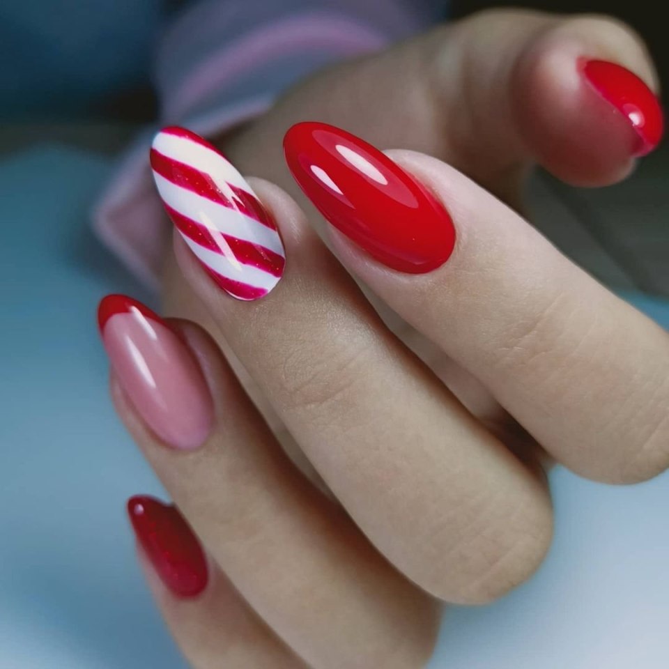 Яркий маникюр 2022