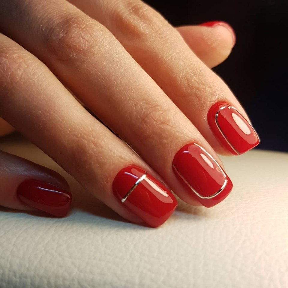 Красный комбинированный маникюр