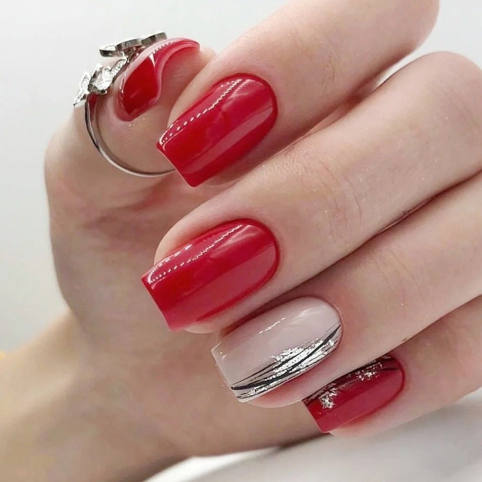 Элегантный красный маникюр