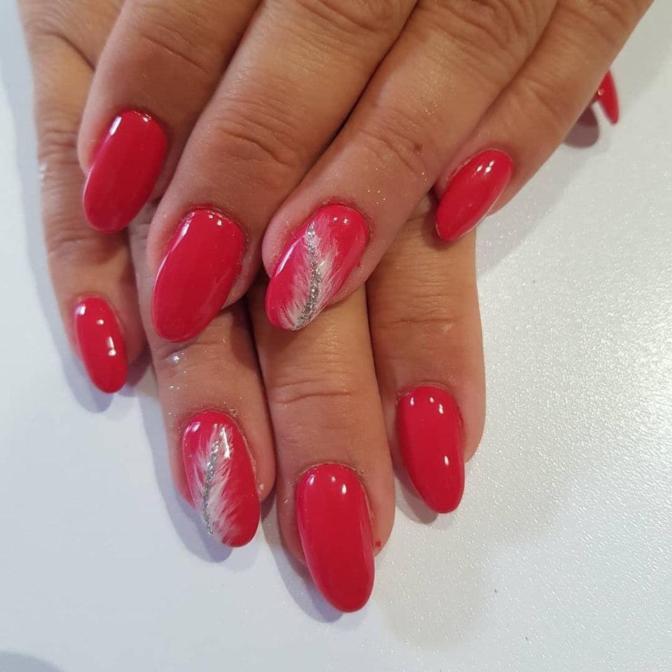 Красный маникюр 2022
