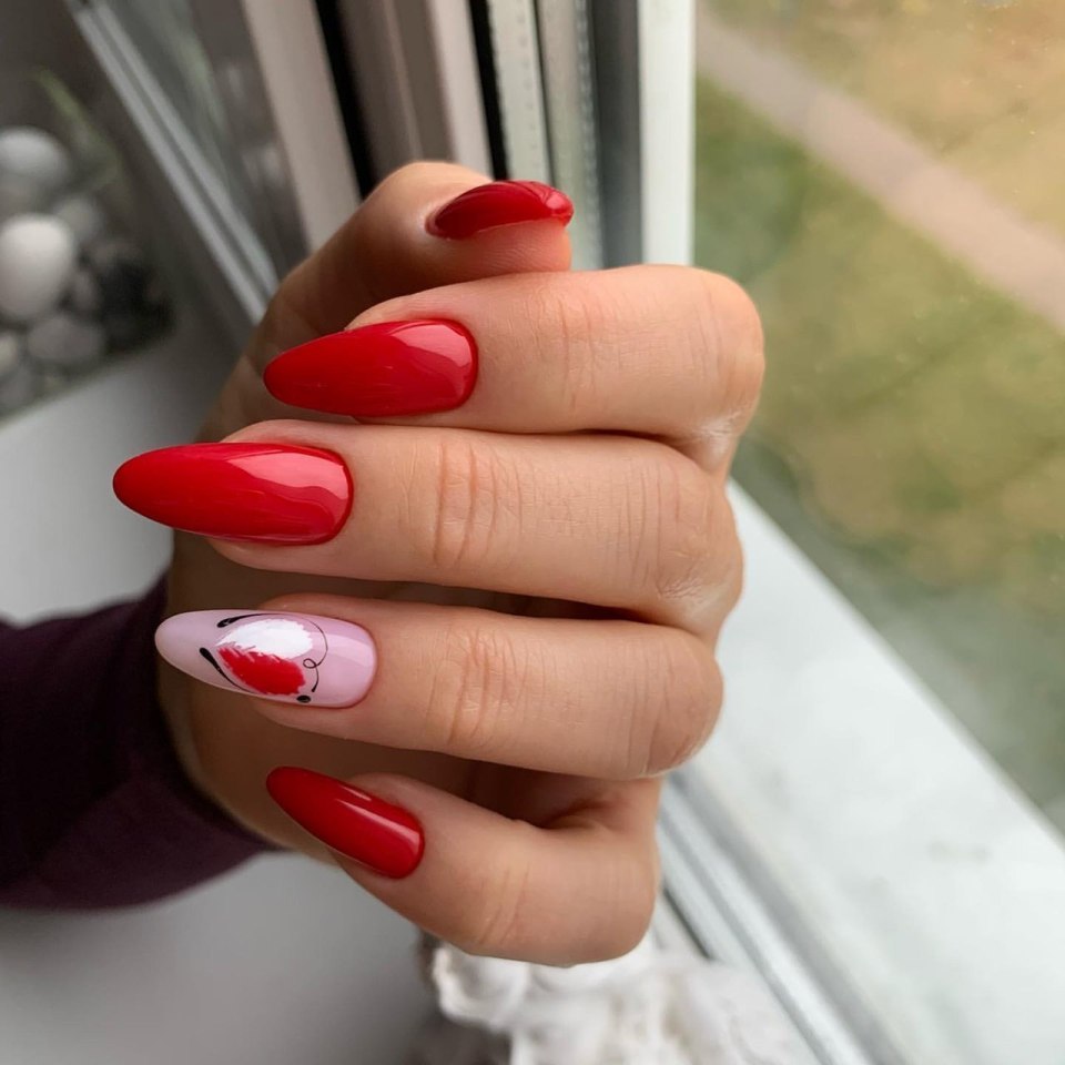Ярко-красный маникюр