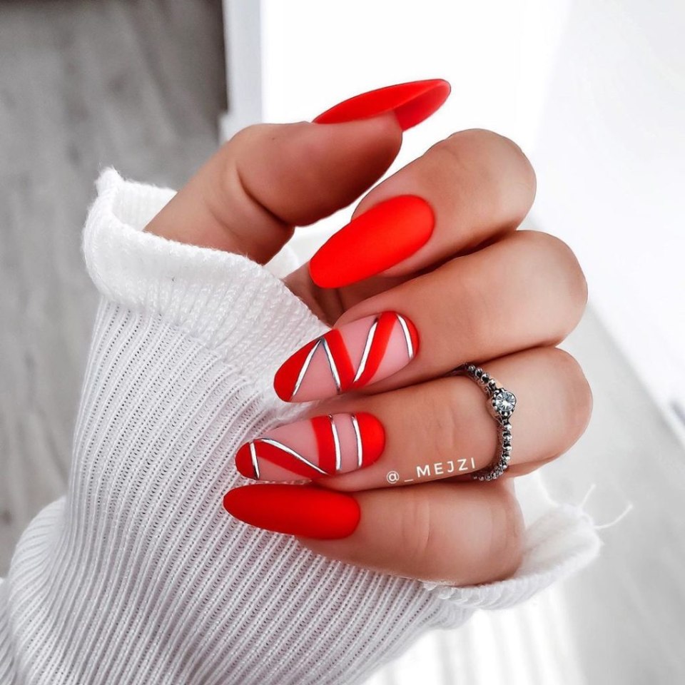 Красный маникюр