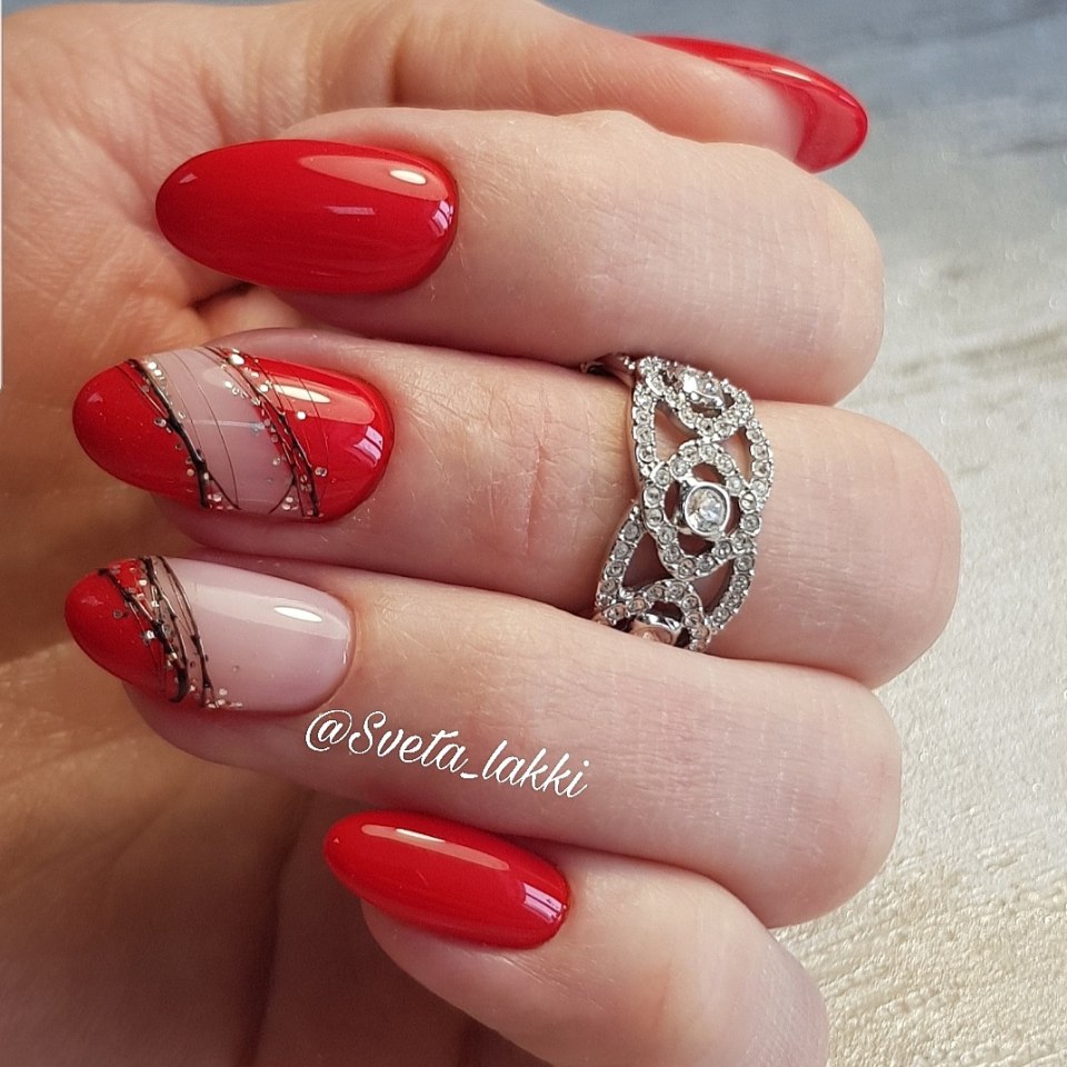 Красный маникюр с паутинкой