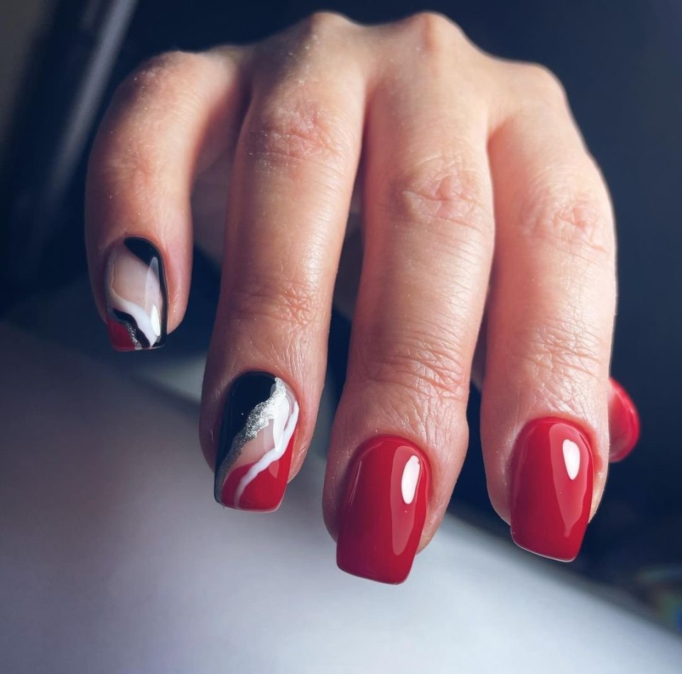 Красный маникюр 2023