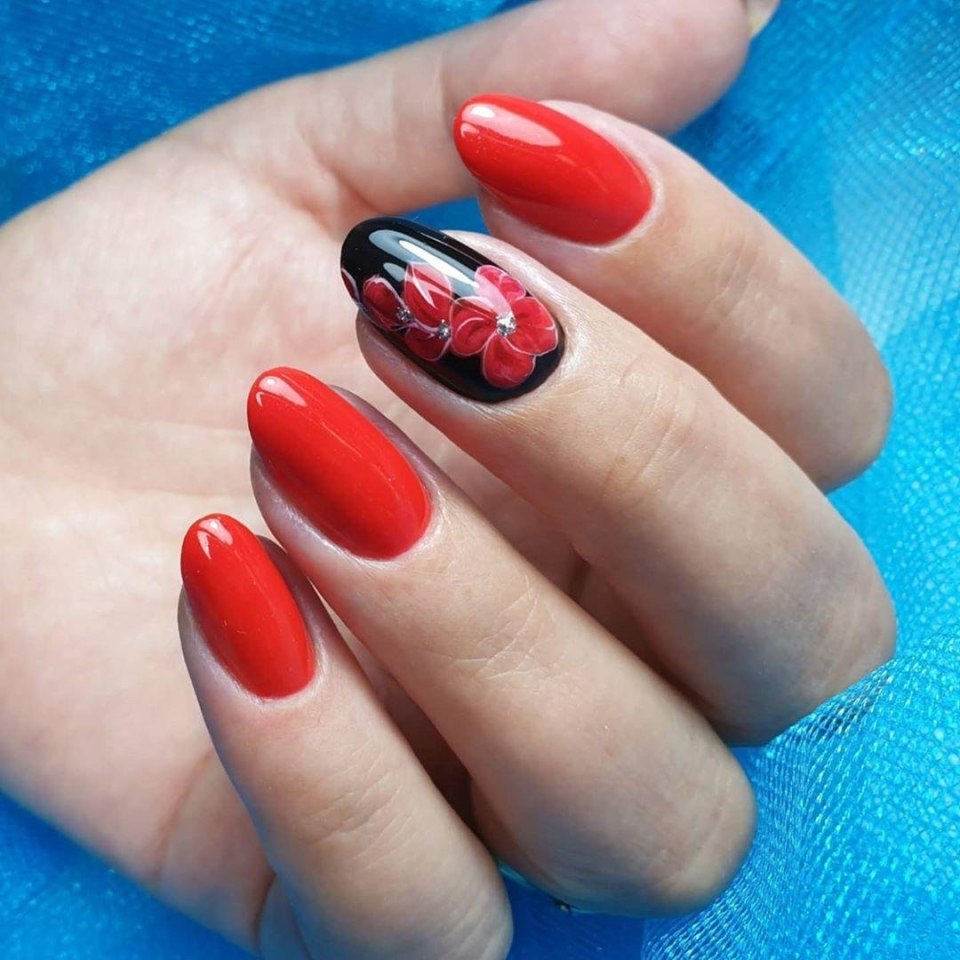 Красный маникюр