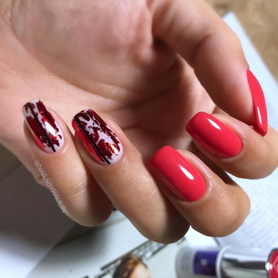 Оригинальный красный маникюр