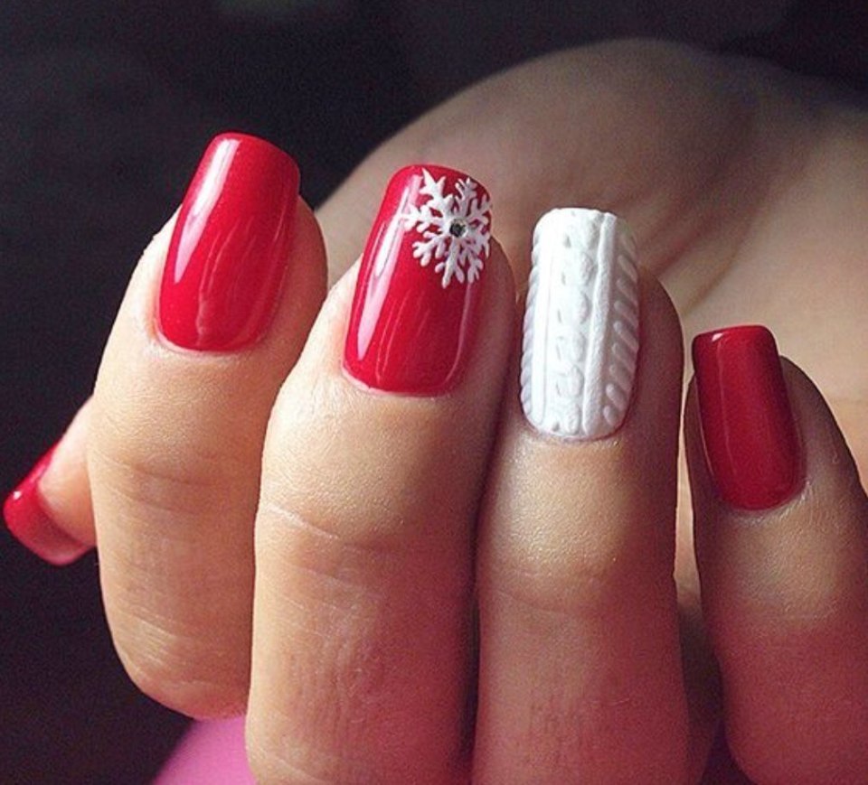 Маникюр красный с белым свитер
