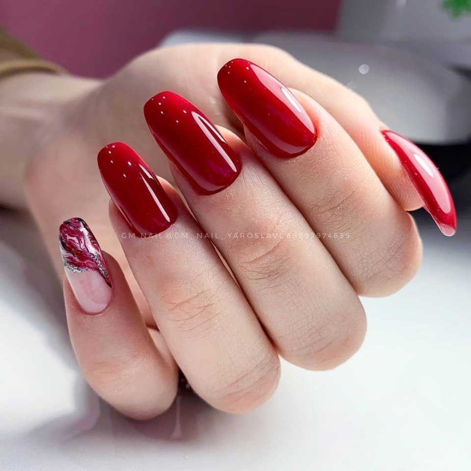 Оригинальный красный маникюр