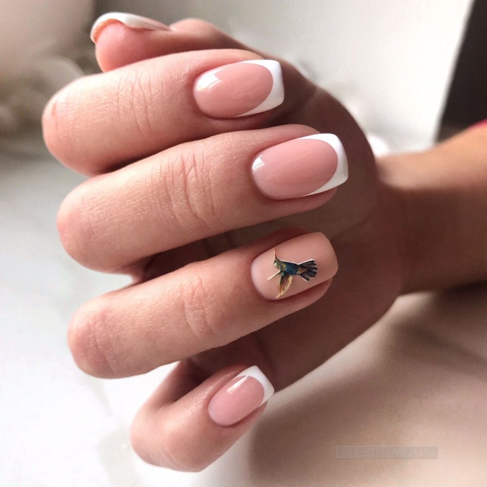 Нежный маникюр на короткие