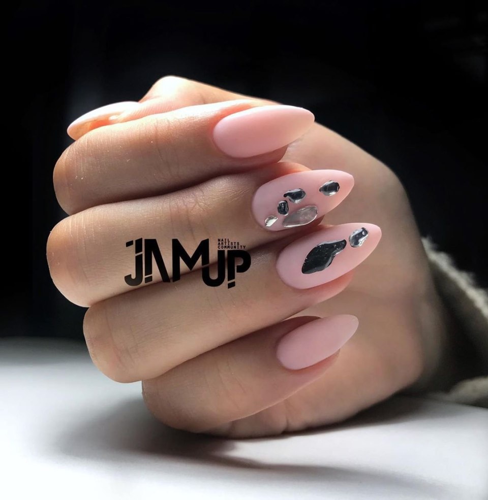 Слеза единорога маникюр нюд