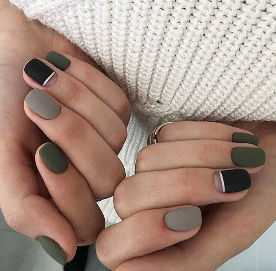 Зелёный матовый маникюр на короткие ногти